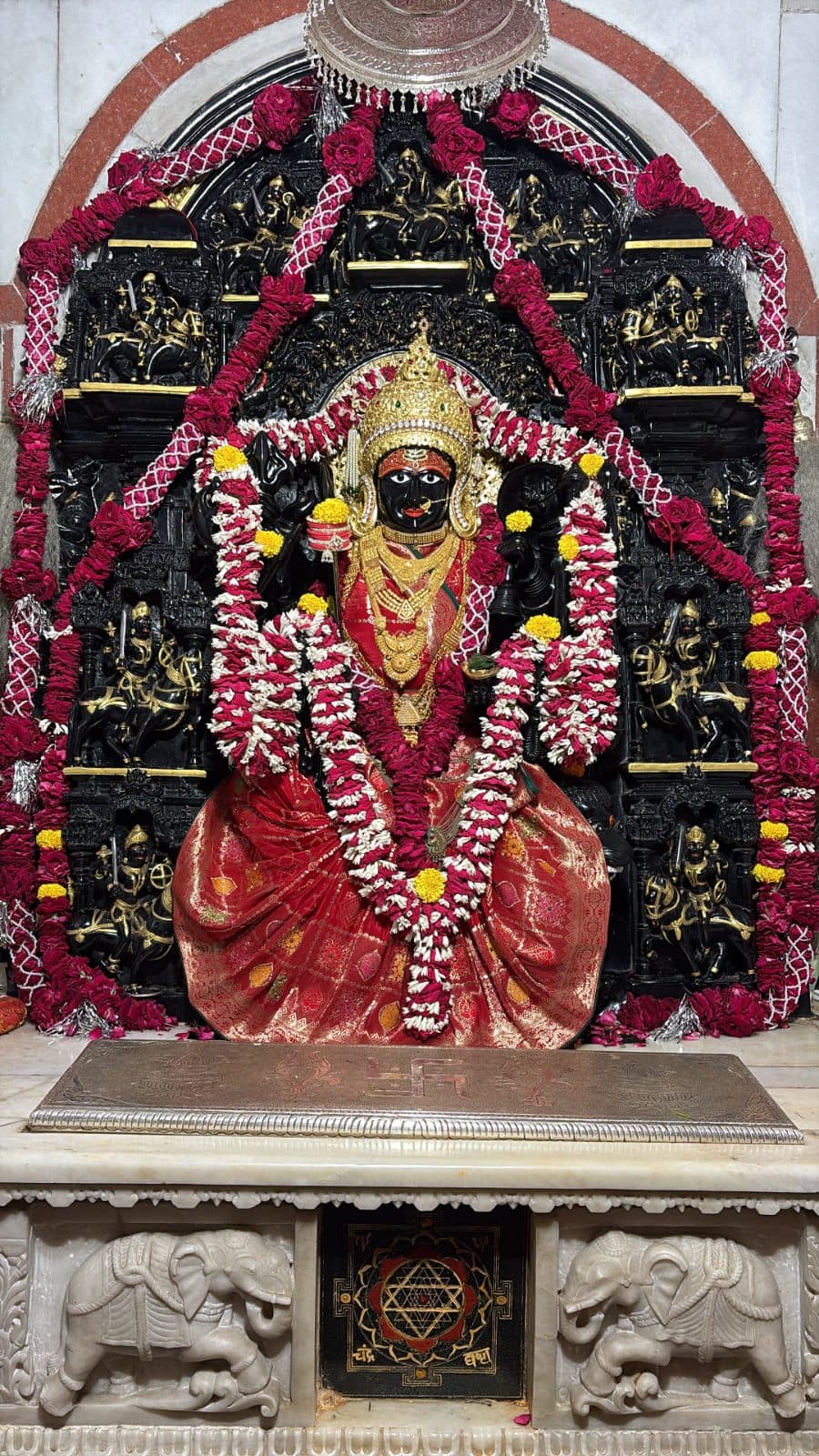 माँ त्रिपुरा सुंदरी के आज के दर्शन — १४ अक्टूबर २०२६, बुधवार (1/2)