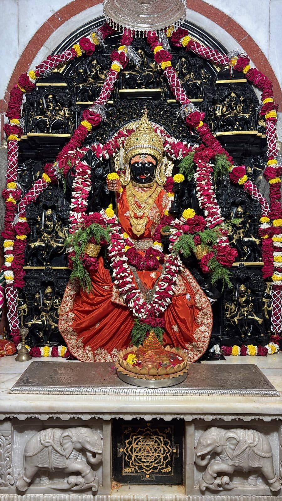माँ त्रिपुरा सुंदरी के आज के दर्शन — १६ अक्टूबर २०२६, शुक्रवार (1/3)