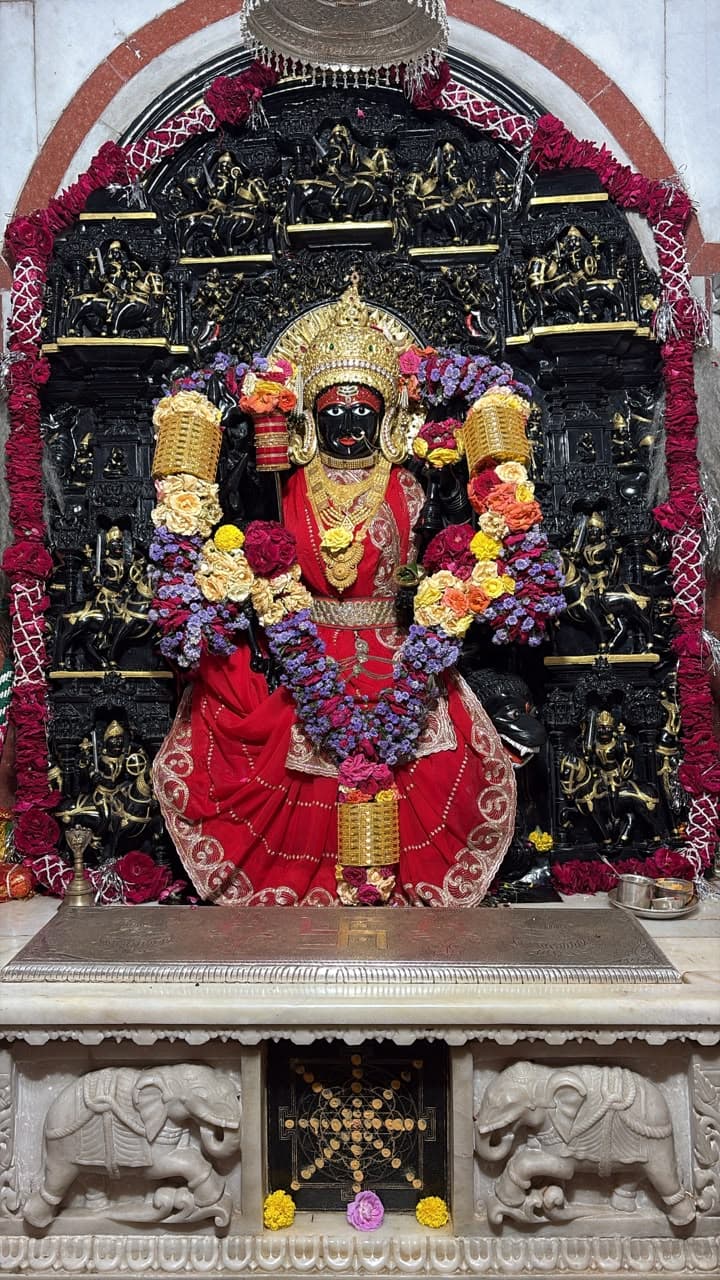 माँ त्रिपुरा सुंदरी के आज के दर्शन — २१ अक्टूबर २०२६, बुधवार (1/2)
