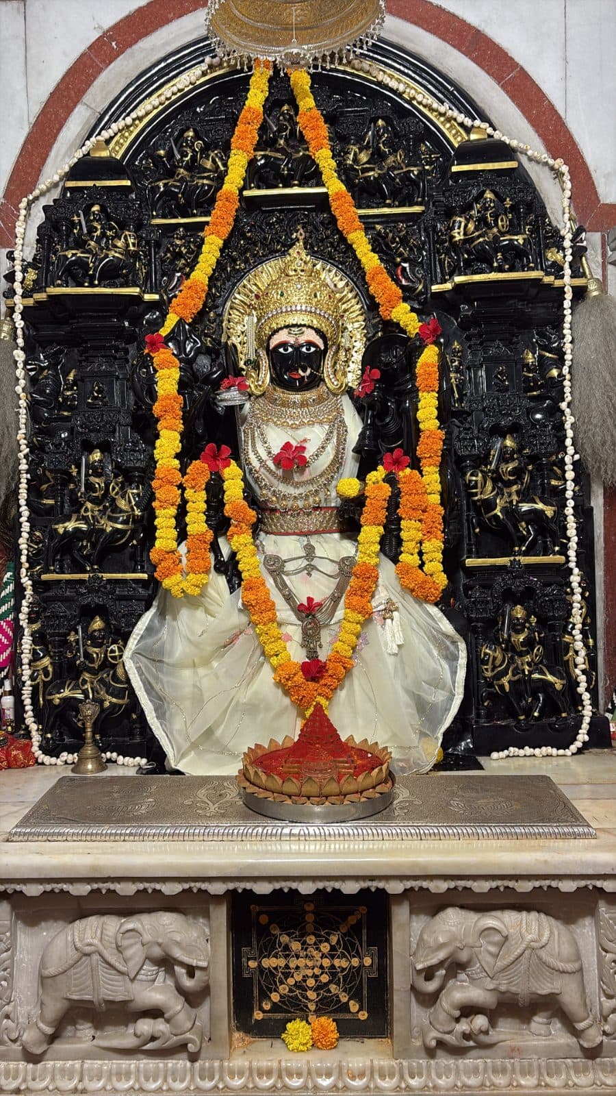 माँ त्रिपुरा सुंदरी के आज के दर्शन — २६ अक्टूबर २०२६, सोमवार (1/2)