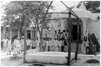 समुदायिक सभा - मंदिर परिसर